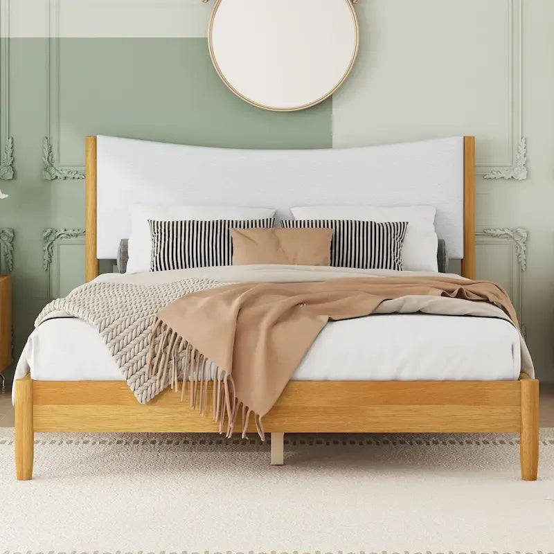 Letto in legno di gomma naturale matrimoniale con base a piattaforma e testiera imbottita in velluto Teddy
