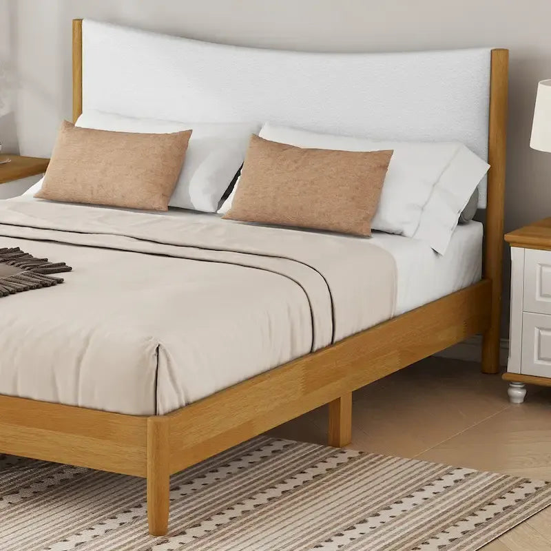 Letto in legno di gomma naturale matrimoniale con base a piattaforma e testiera imbottita in velluto Teddy