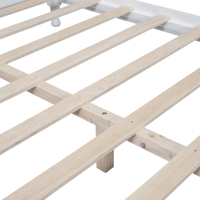 Letto a piattaforma stile retrò con supporto a doghe in legno